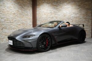 アストンマーティン　V12ヴァンテージ